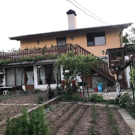 къща за гости градината * Dobrinishte