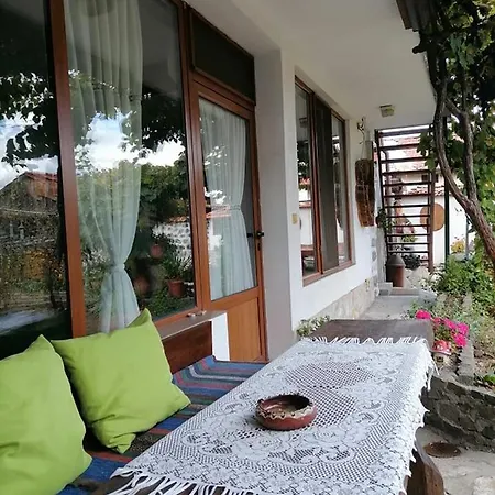 Guest house къща за гости градината *
