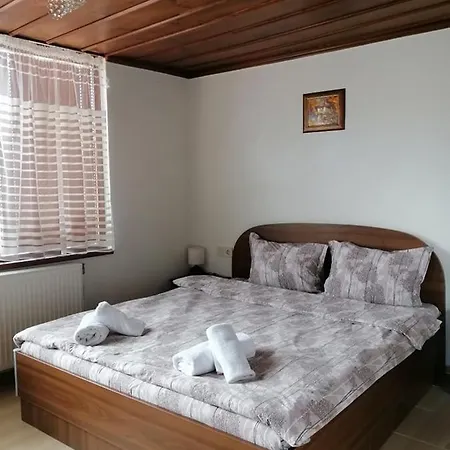 къща за гости градината Guest house Dobrinishte