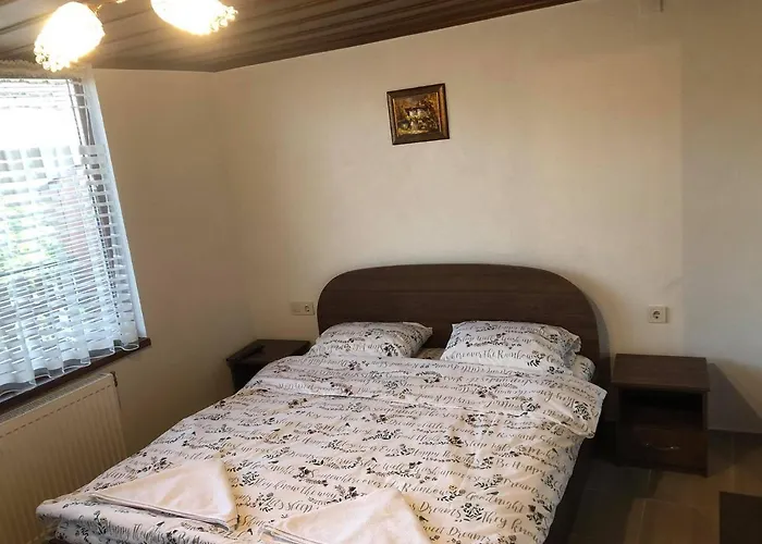 градината Къща за гости 3*